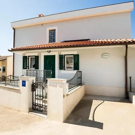 Apartment Gorgeous In With Wifi Novi Vinodolski